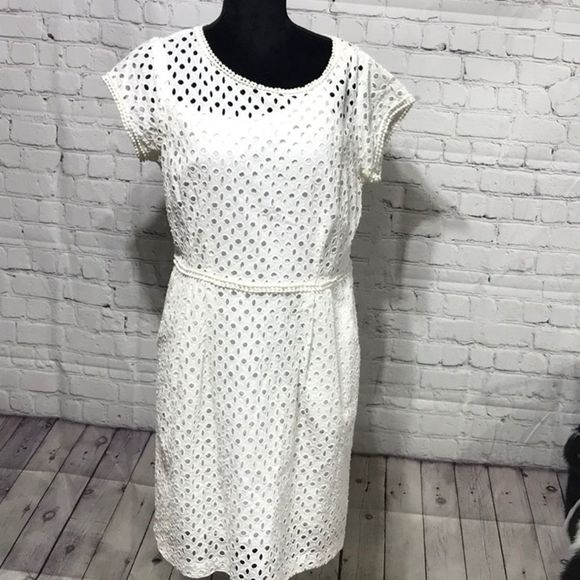 White Belted  Eyelet Sheath Dress Preppy and Chic Sizeb10 - Picture 2 of 13